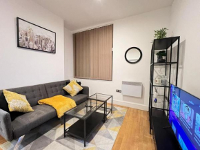 Lovely High Street Apartment 30 seconds from station